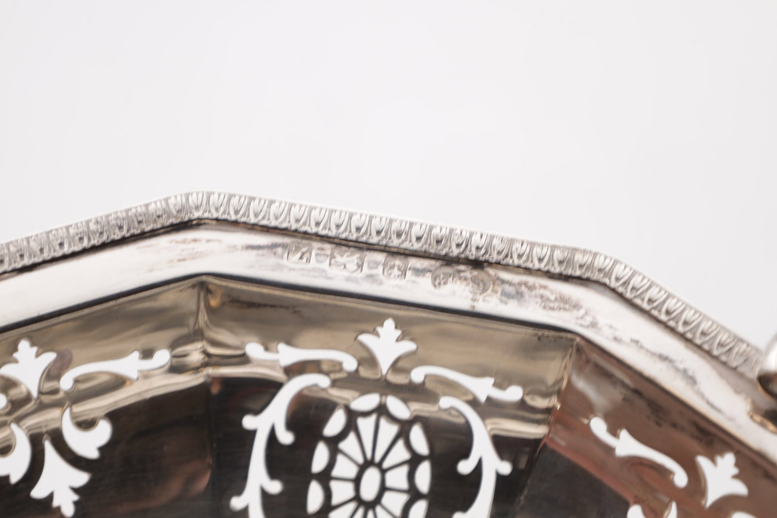 A GEORGE V ENGLISH SILVER SWING-HANDLED BASKET - 5