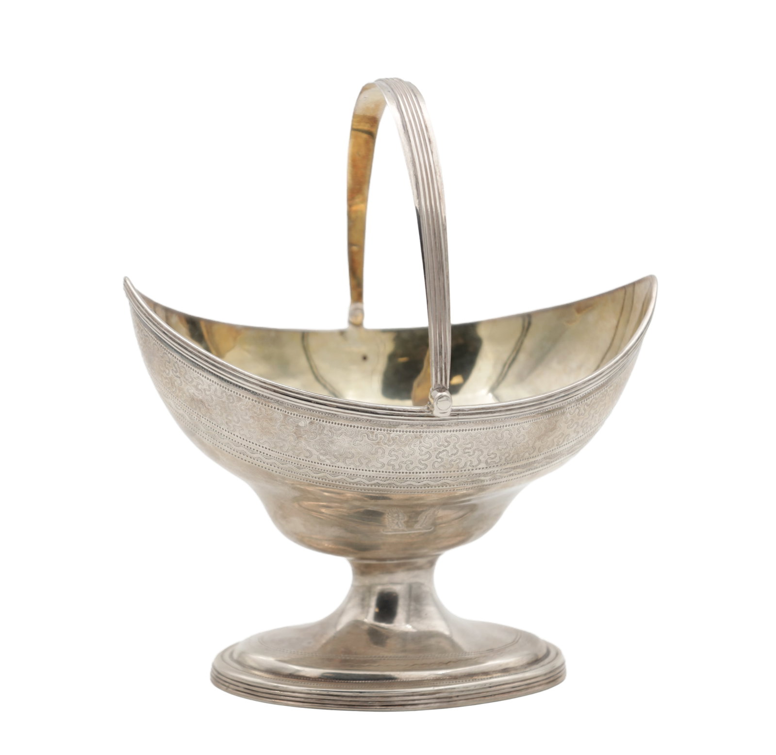 A GEORGIAN ENGLISH SILVER BOAT-SHAPED SWING HANDLE BASKET (1 of 8)