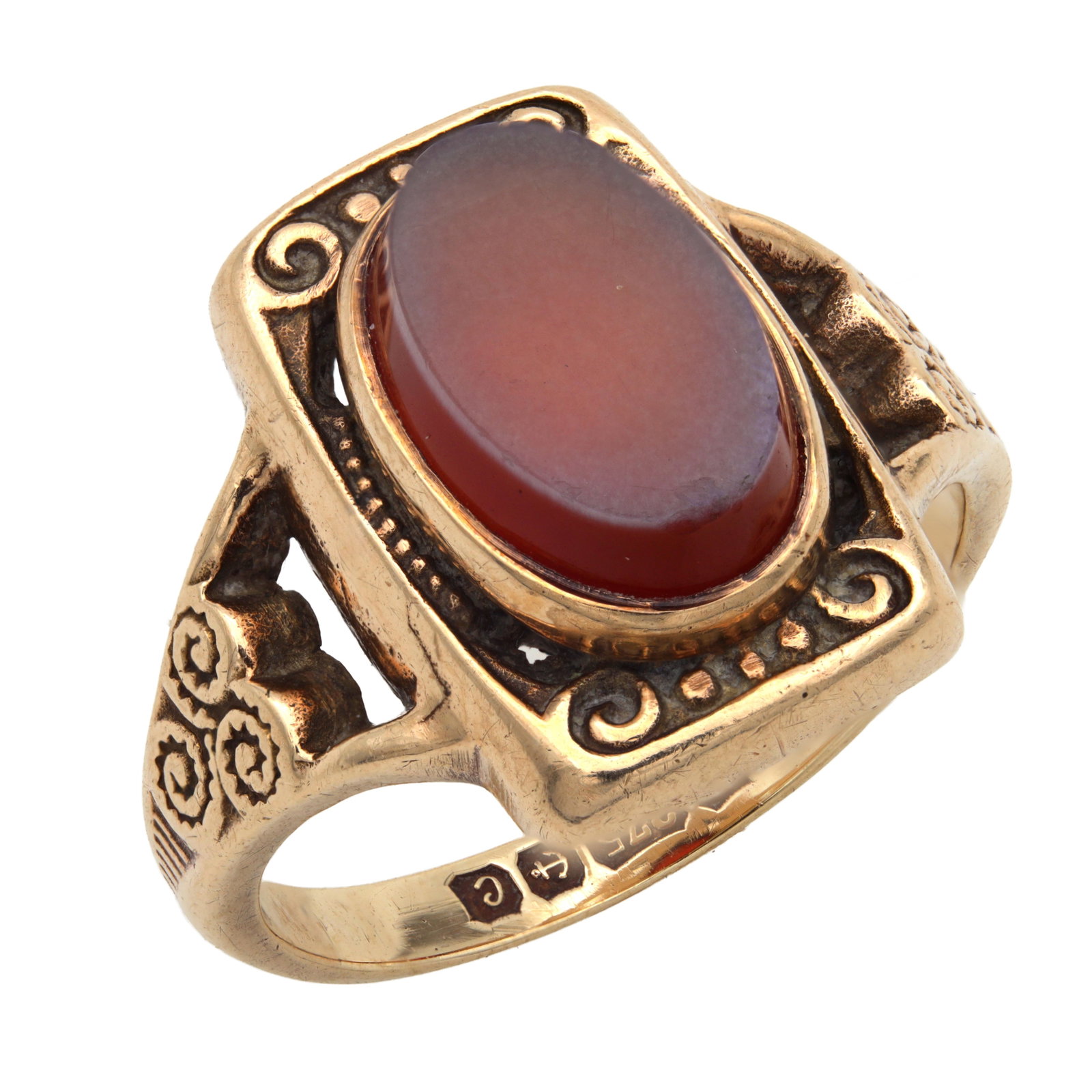 A 1977 BIRMINGHAM 9CT YELLOW GOLD AND CARNELIAN RING (1 of 1)