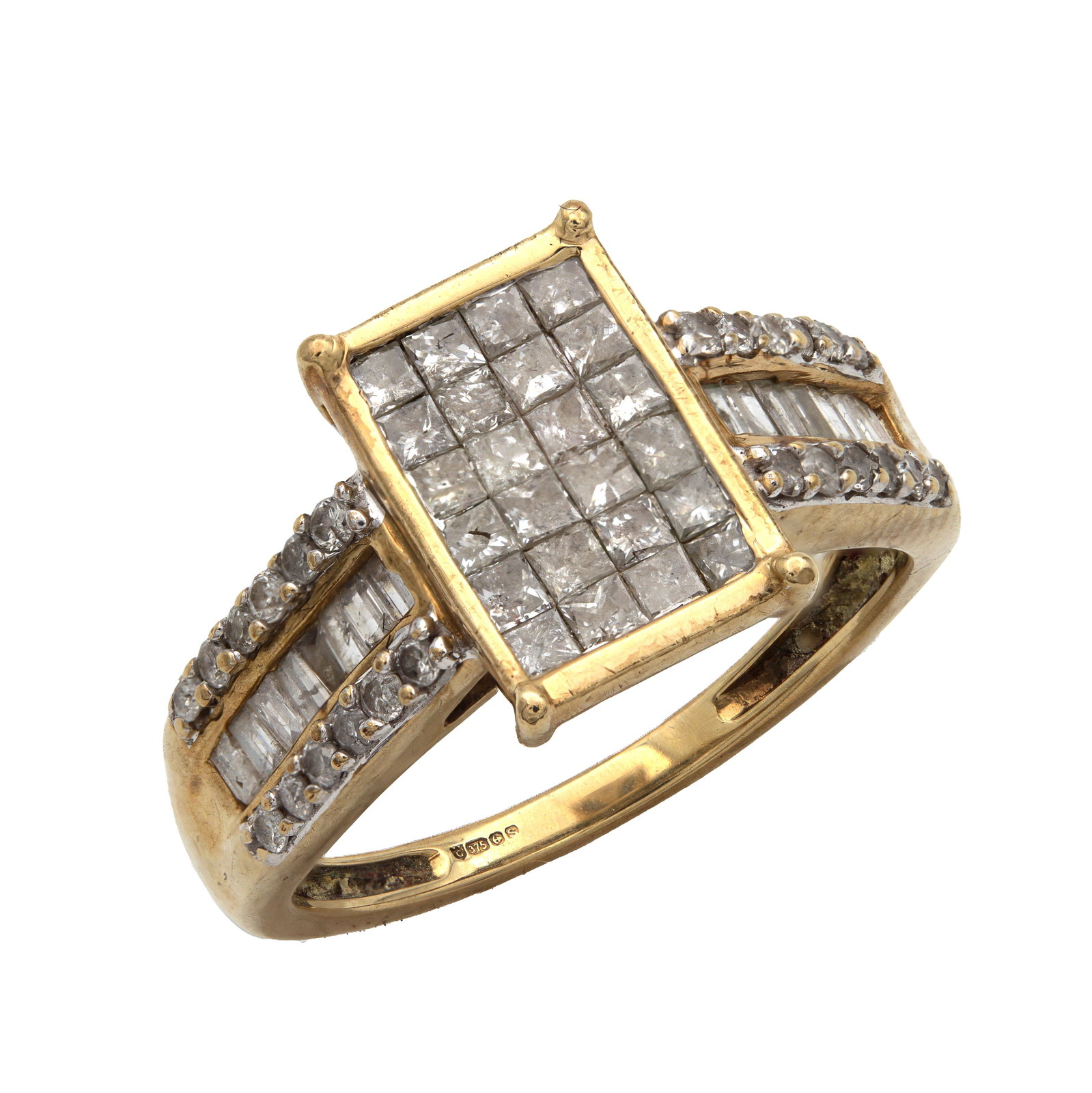 TOMAS RAE A 9CT YELLOW GOLD AND DIAMOND RING: TOMAS RAE A 9CT YELLOW GOLD AND DIAMOND RING of rectangular panel cluster design set with square-cut diamonds, the split shoulders channel set with baguette-cut diamonds and outer rows of brilliant cu