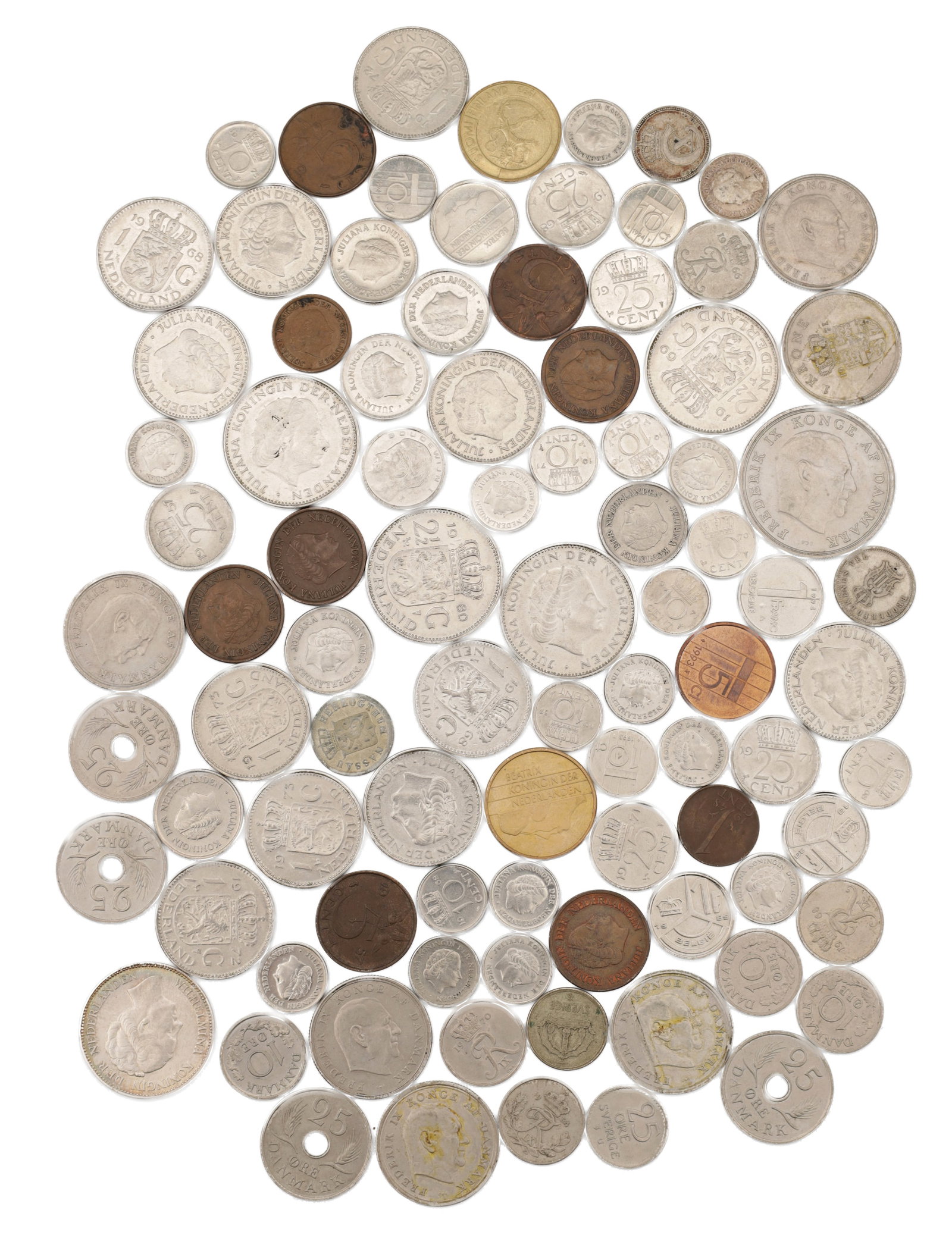 A LARGE COLLECTION OF LATE 19TH AND 20TH CENTURY DUTCH COINS: A LARGE COLLECTION OF LATE 19TH AND 20TH CENTURY DUTCH COINS comprising silver, nickel, brass and bronze denominations, including guilders, half guilders, twenty-five cent, ten cent, five cent and one