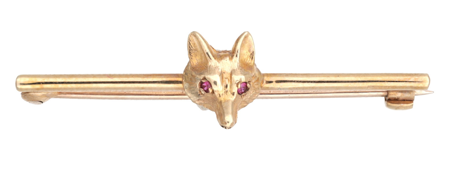 A 9CT GOLD FOX HEAD BAR BROOCH WITH RUBY EYES: A 9CT GOLD FOX HEAD BAR BROOCH WITH RUBY EYES of plain bar form centred by a modelled fox head set with ruby eyes, total weight 2.2g. (4.5cm across)