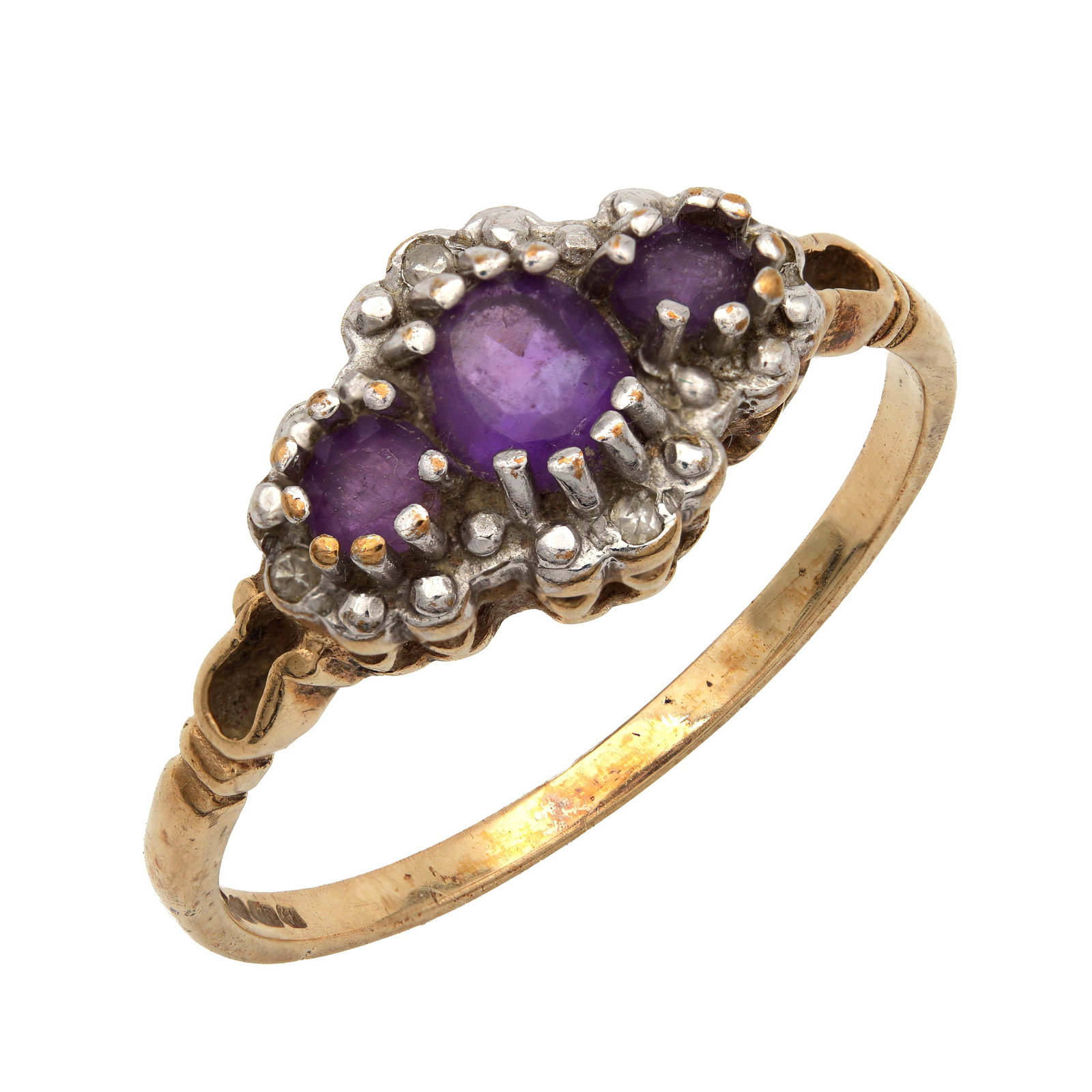 A 9CT YELLOW GOLD AMETHYST AND DIAMOND RING (1 of 2)