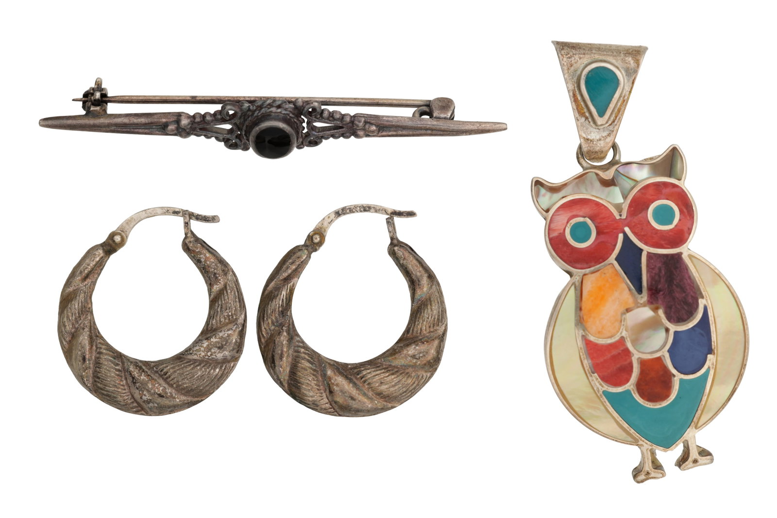 A COLLECTION OF SILVER JEWELLERY (1 of 2)