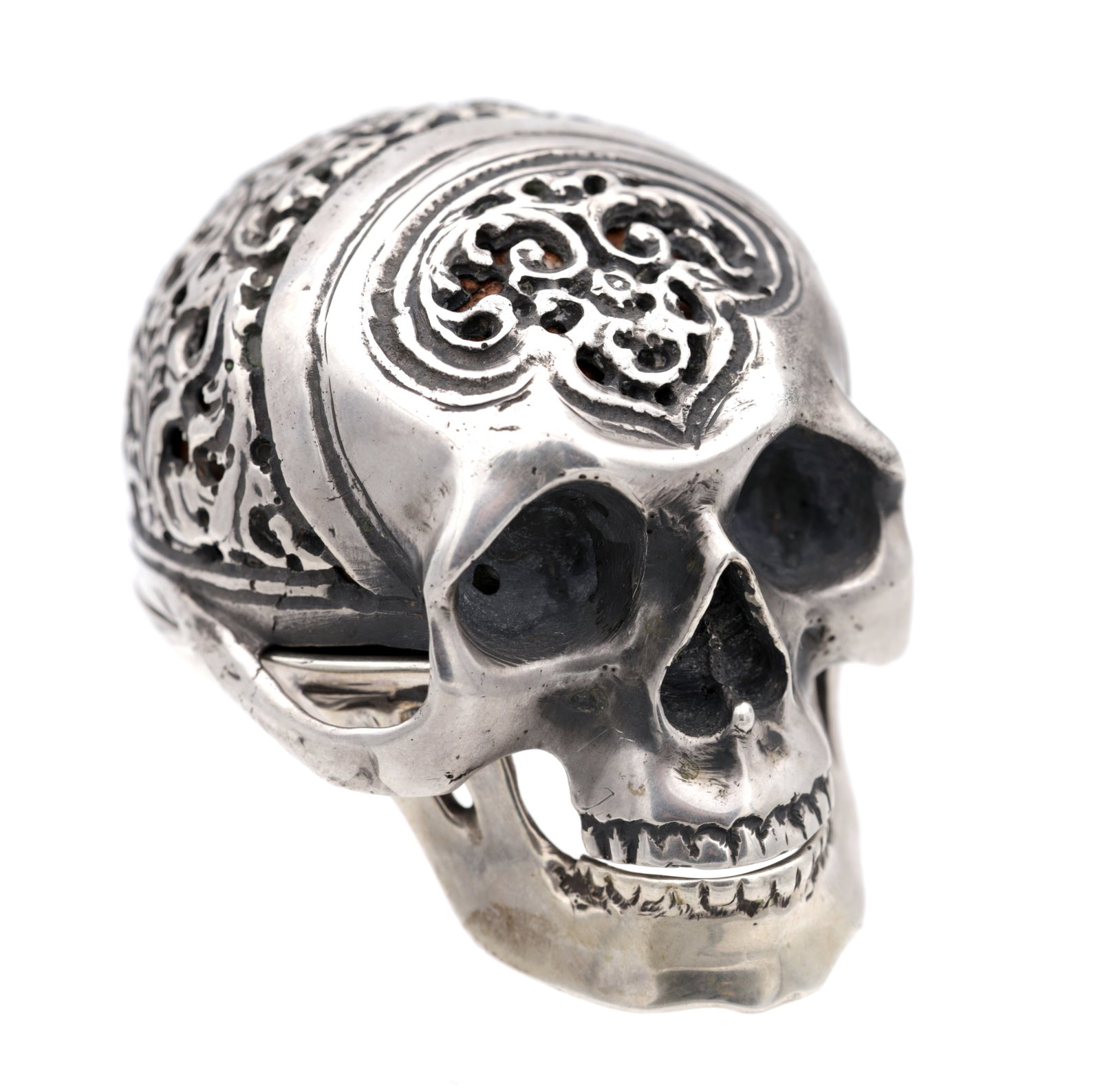 A SILVER MEMENTO MORI SKULL CASE WATCH: A SILVER MEMENTO MORI SKULL CASE WATCH the pierced case with hinged lid opening to reveal a silver dial fronting a chain driven fusee movement. (48mm wide, 60mm deep)