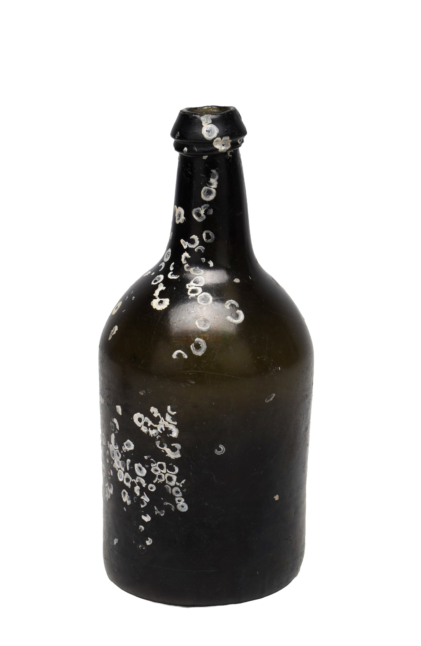 AN 18TH CENTURY ENGLISH DARK GREEN GLASS WINE BOTTLE (1 of 6)