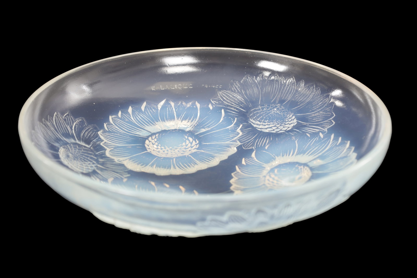 RENE LALIQUE AN OPALESCENT BLUE STAINED GLASS 'VERNON' DISH (1 of 5)