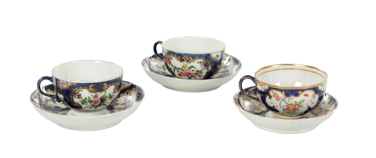 A SET OF THREE 18TH CENTURY WORCESTER CUPS AND SAUCERS (1 of 6)