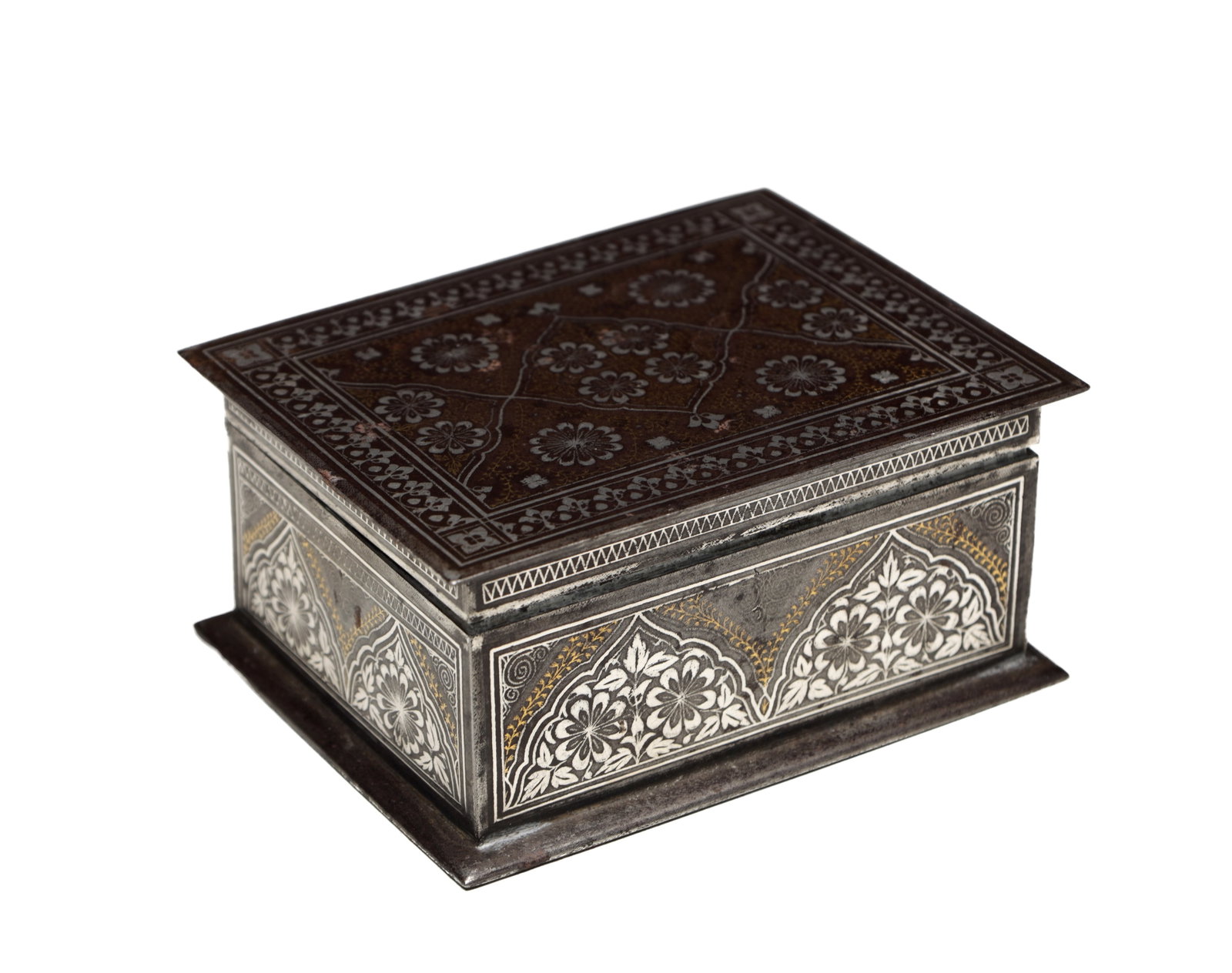 AN INDIAN KOFTGARI IRONWORK BOX (1 of 6)