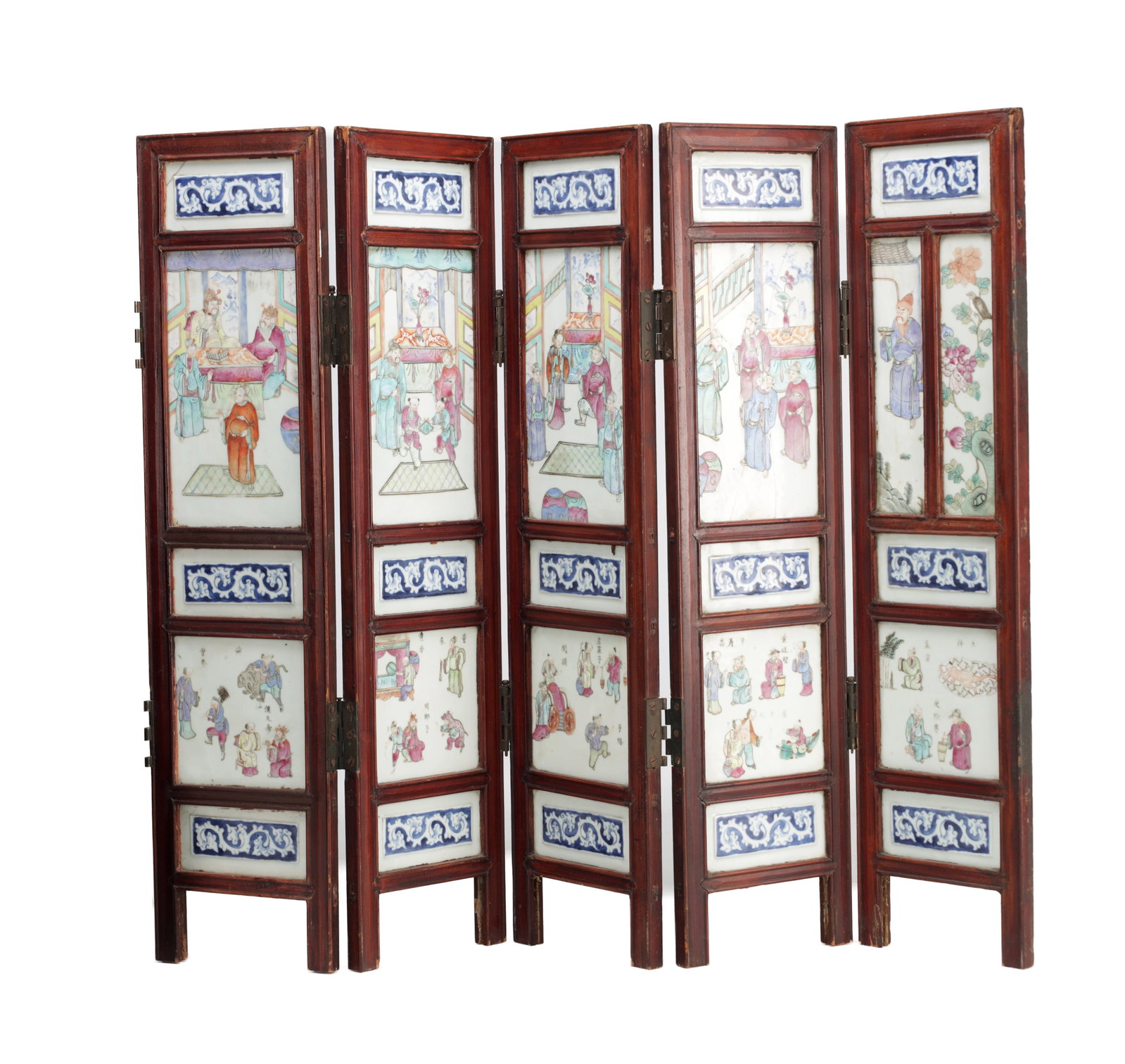A CHINESE FAMILLE ROSE PORCELAIN PANELLED TABLE SCREEN (1 of 15)