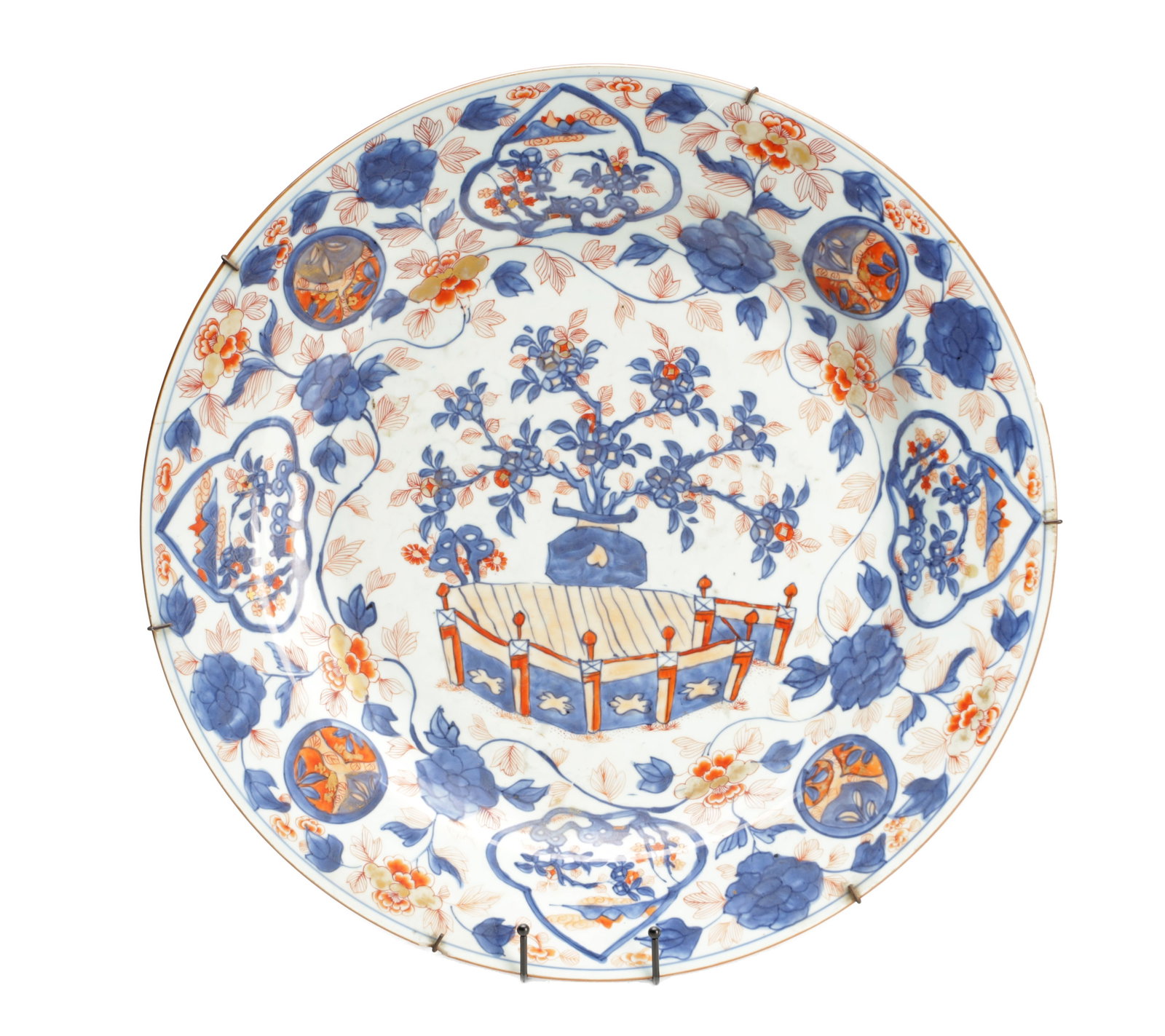 AN 18TH OR 19TH CENTURY LARGE CHINESE IMARI PORCELAIN CHARGER: AN 18TH OR 19TH CENTURY LARGE CHINESE IMARI PORCELAIN CHARGER decorated in underglaze blue and iron-red with gilt highlights, the centre with a jardiniere of flowering branches on a terrace before a f