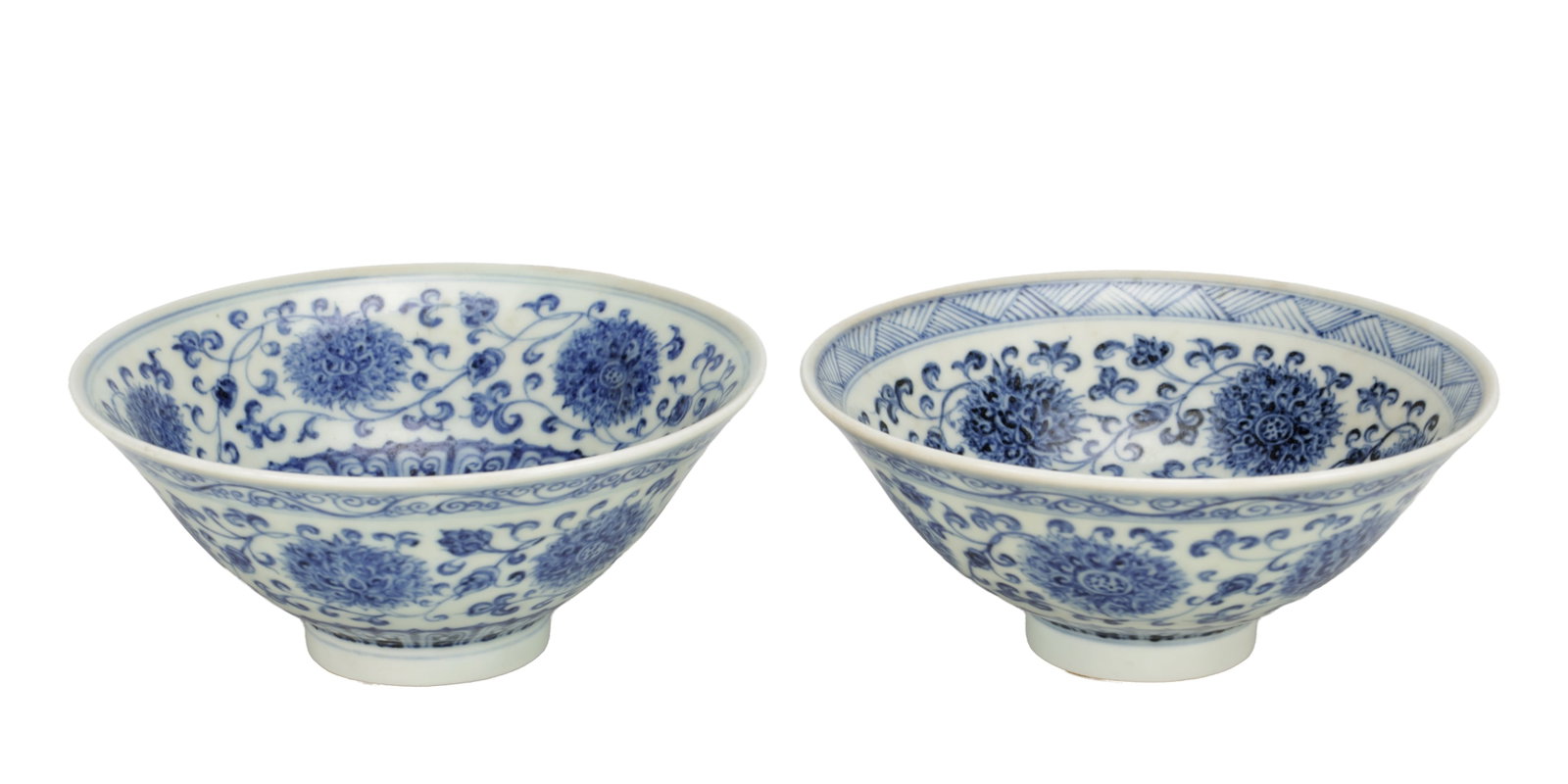 A PAIR OF 18TH/19TH CENTURY CHINESE BLUE AND WHITE PORCELAIN BOWLS BEARING XUANDE MARKS (1 of 9)
