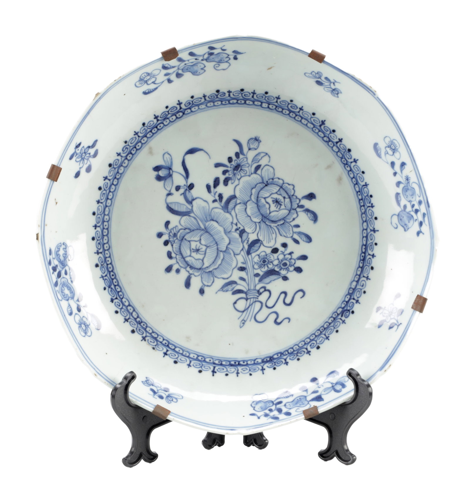 AN 18TH CENTURY CHINESE BLUE AND WHITE PORCELAIN DISH (1 of 5)