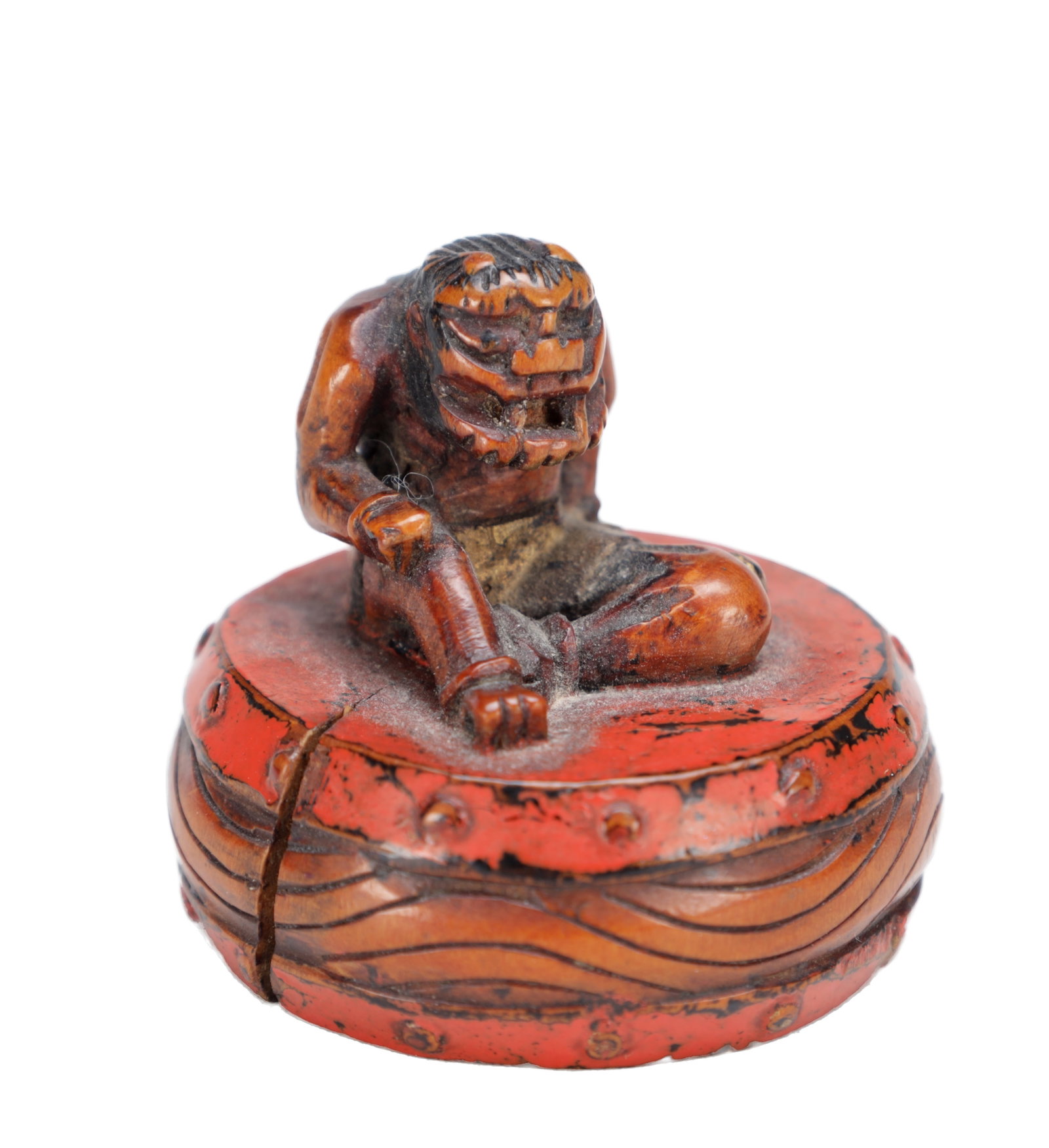 A MINIATURE JAPANESE BOXWOOD AND LACQUER NETSUKE (1 of 6)