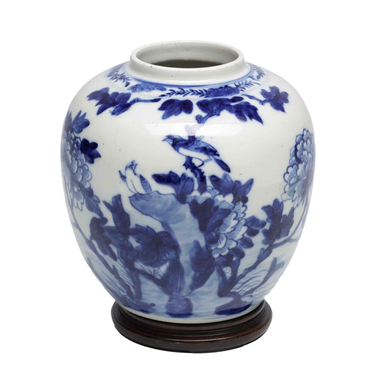 A 19TH CENTURY CHINESE BLUE AND WHITE PORCELAIN GINGER JAR ON A HARDWOOD STAND (1 of 8)