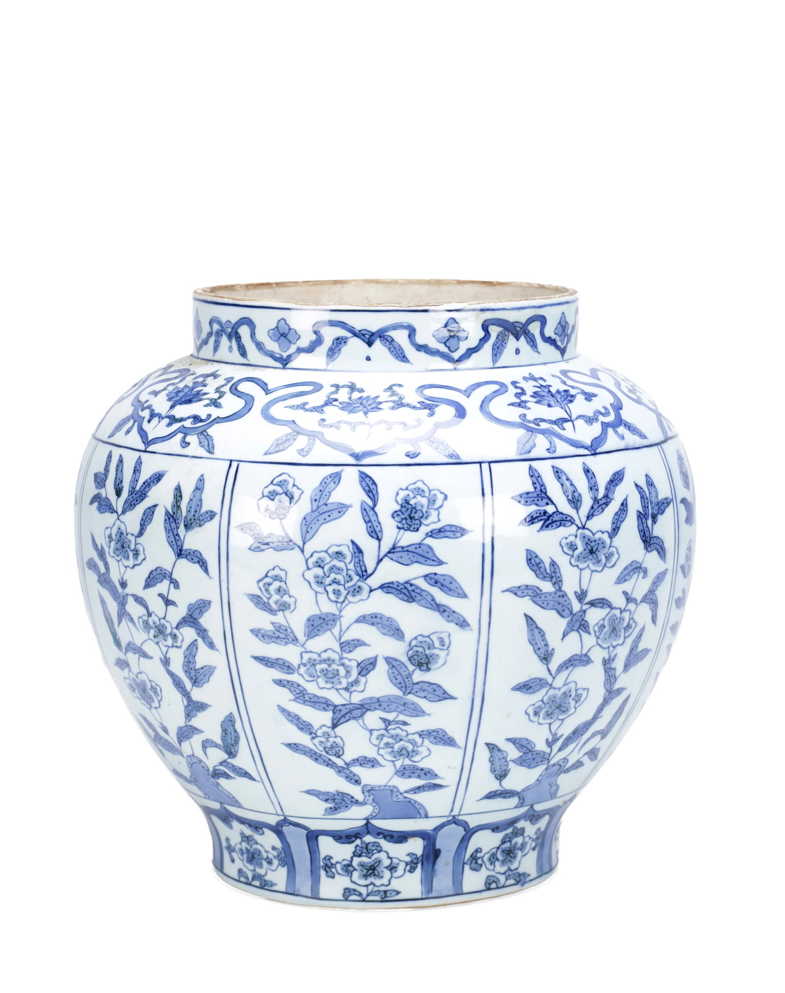 A 19TH CENTURY CHINESE BLUE AND WHITE PORCELAIN JAR WITH PANELLED FLORAL DECORATION (1 of 8)