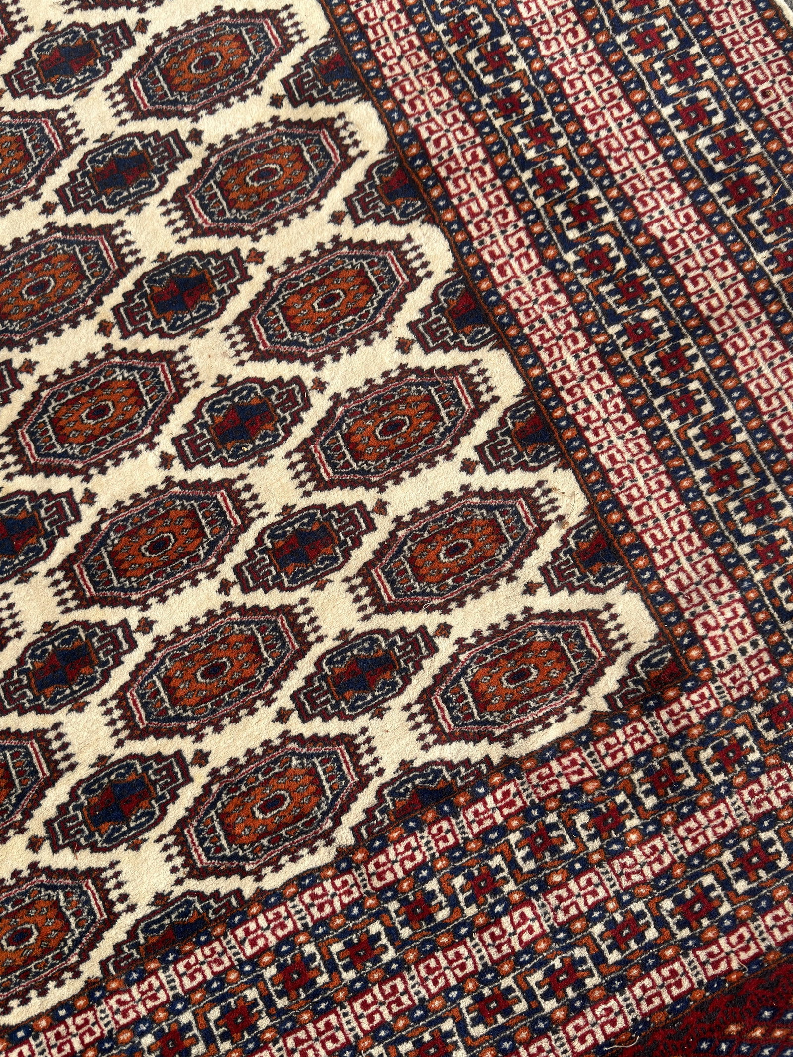 A BOKHARA WOOL CARPET - 3