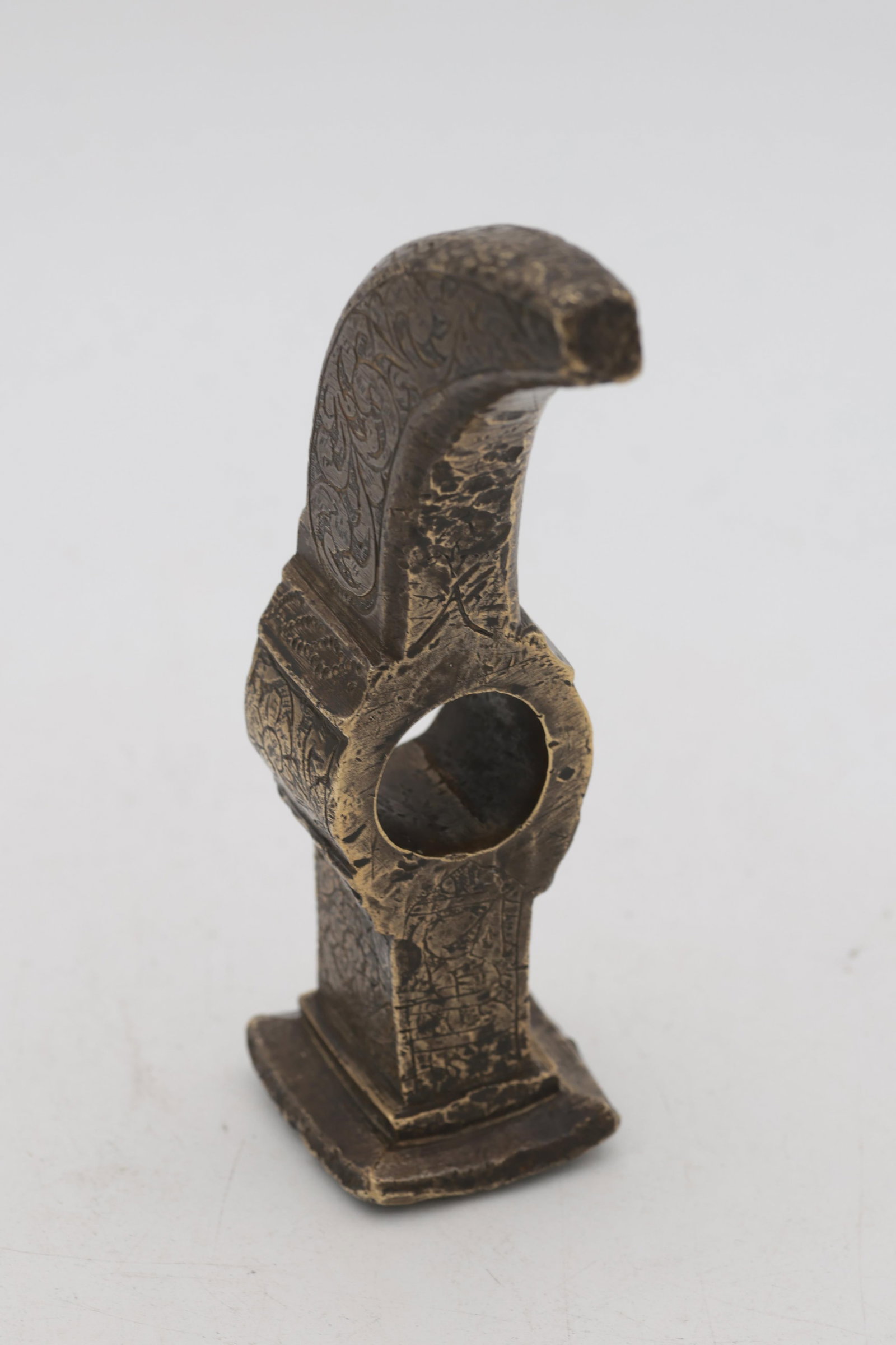 AN EARLY EASTERN WORKMAN'S BRASS HAMMERHEAD - 3