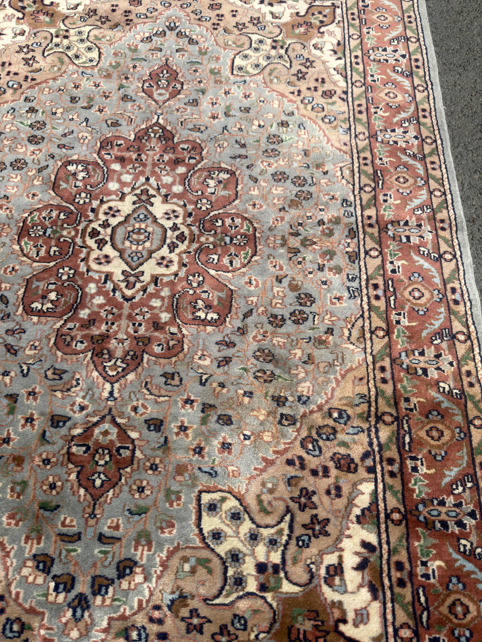 A PERSIAN WOOL RUG - 4