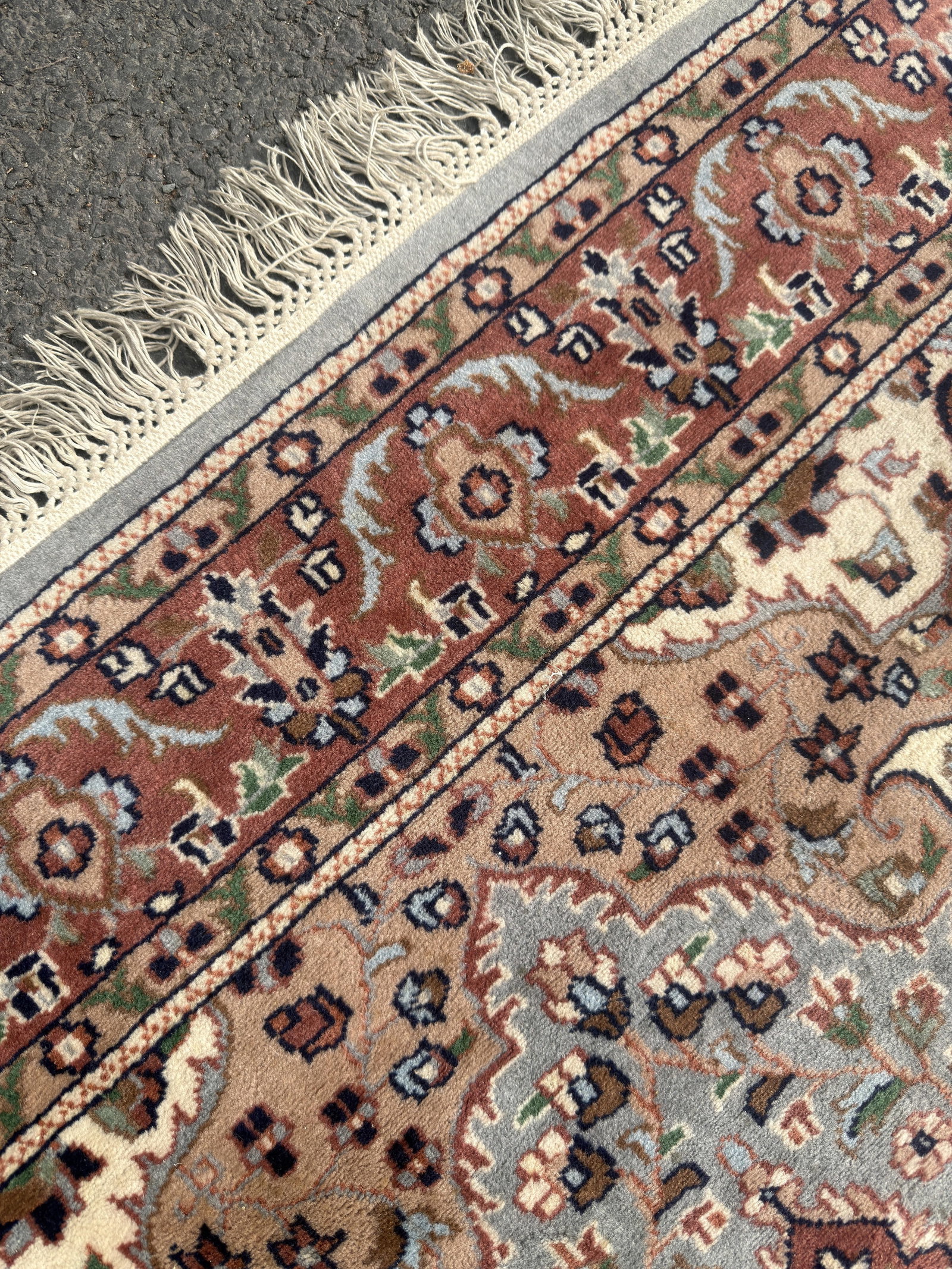 A PERSIAN WOOL RUG - 6