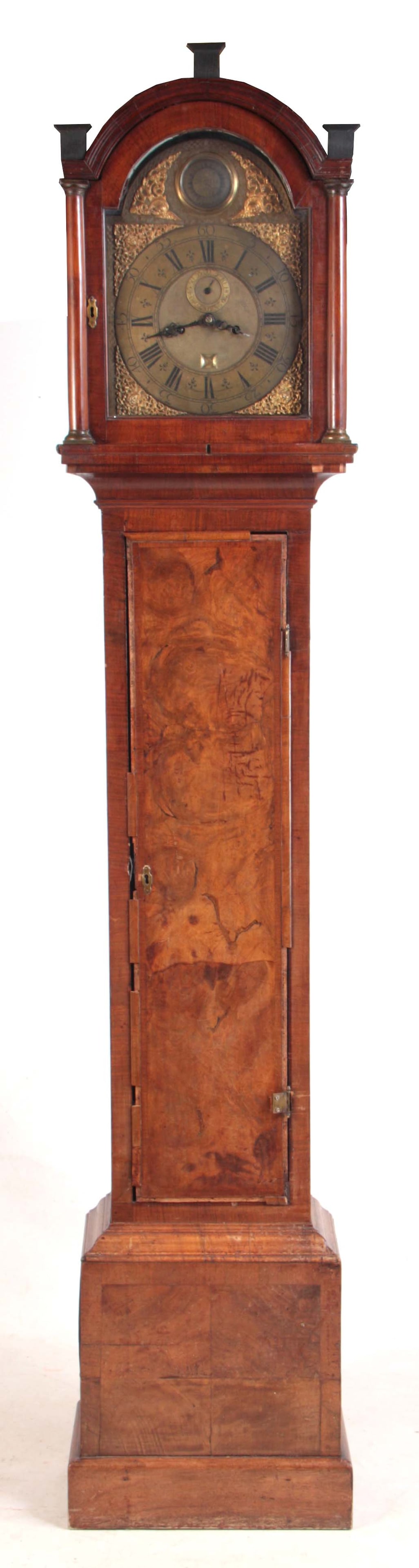 WILLIAM HARRIS, LONDON. AN EARLY 18TH CENTURY FIGURED WALNUT EIGHT-DAY LONGCASE CLOCK (1 of 4)