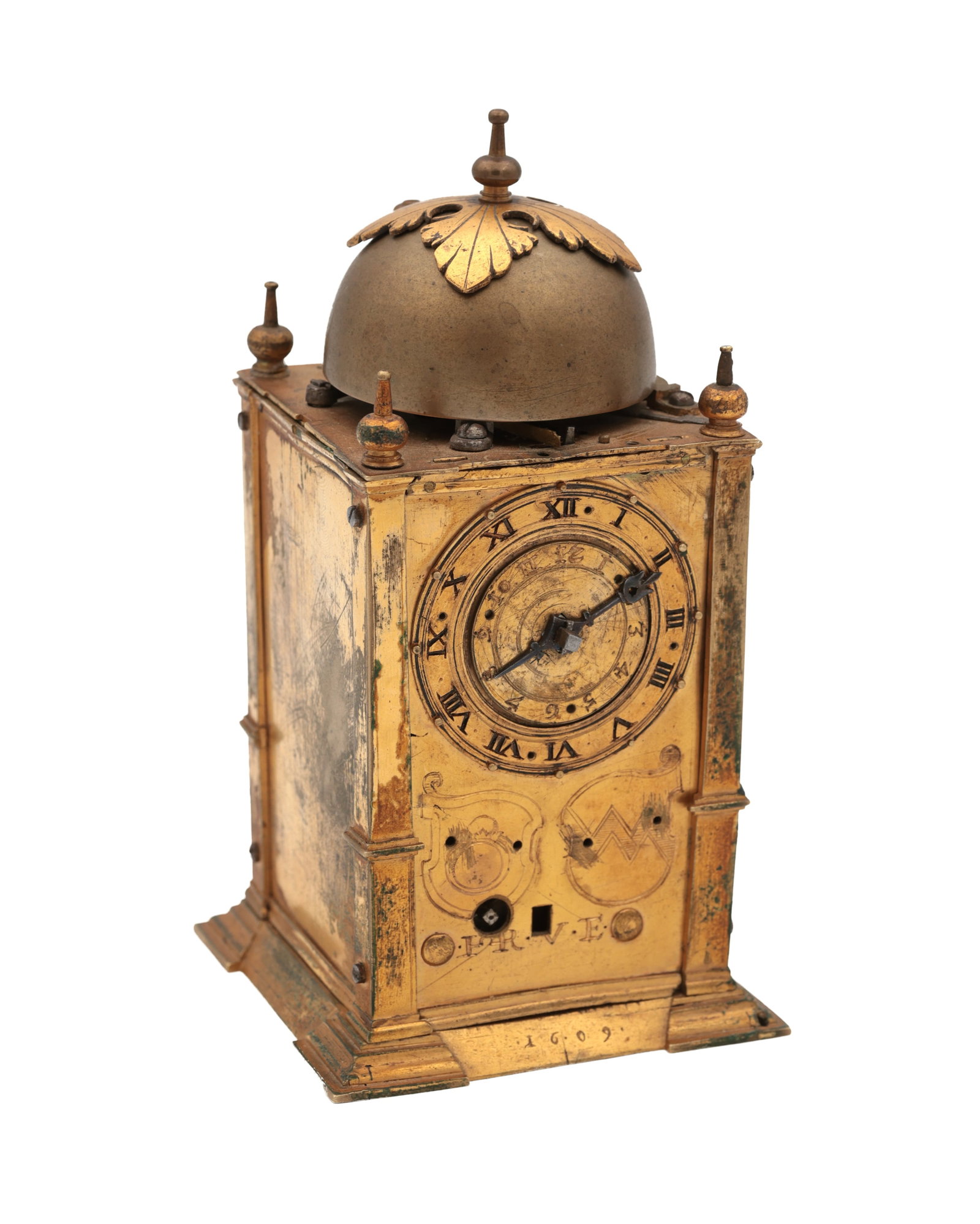 AN EARLY 17TH CENTURY GERMAN GILT CASED STRIKING TABLE CLOCK (1 of 15)