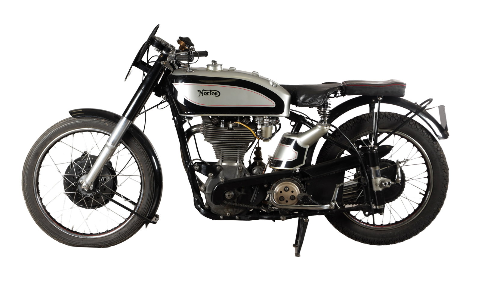 A 1947 NORTON 490CC INTERNATIONAL SPECIAL MOTORCYCLE (1 of 10)