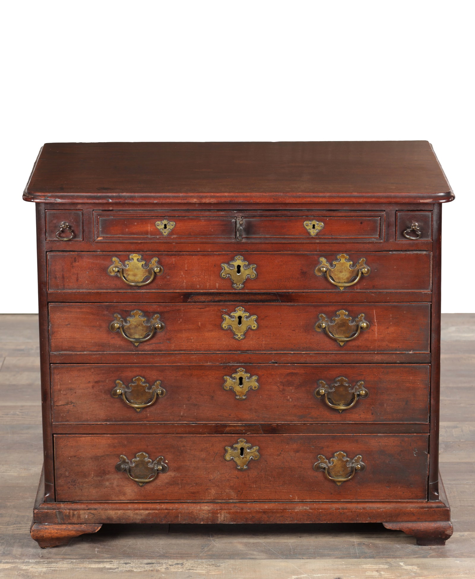 AN UNUSUAL GEORGE II MAHOGANY SMALL CHEST OF DRAWERS (1 of 8)