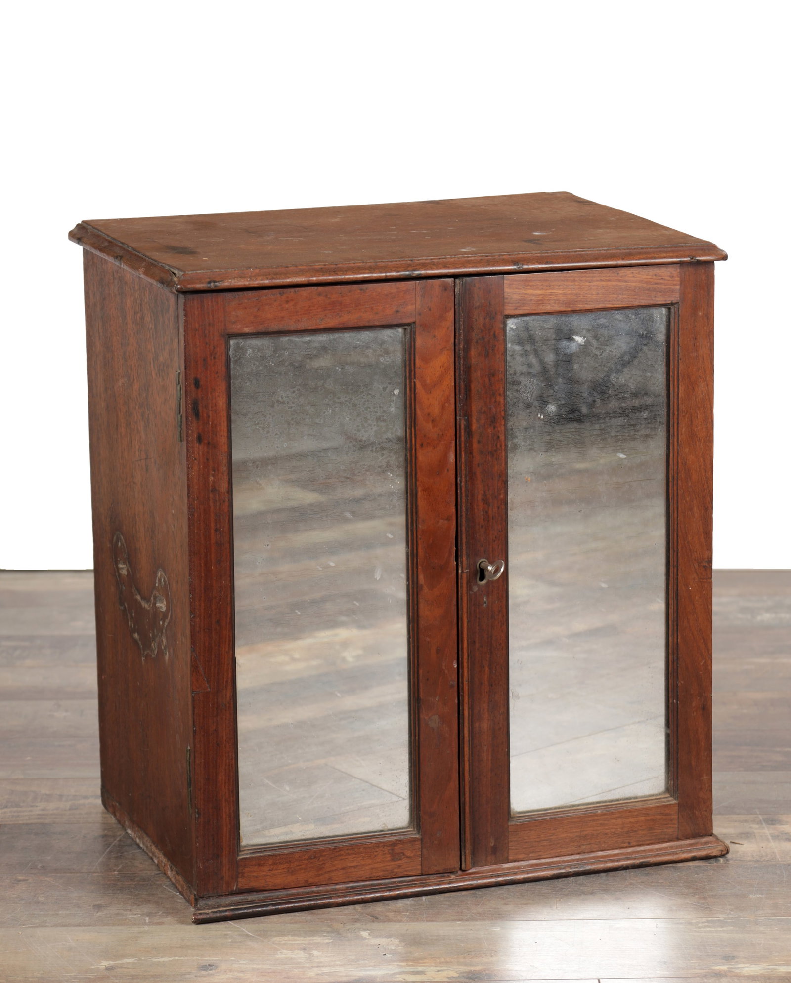 A GEORGE II MAHOGANY COLLECTORS CABINET WITH TWIN MIRRORED DOORS (1 of 7)