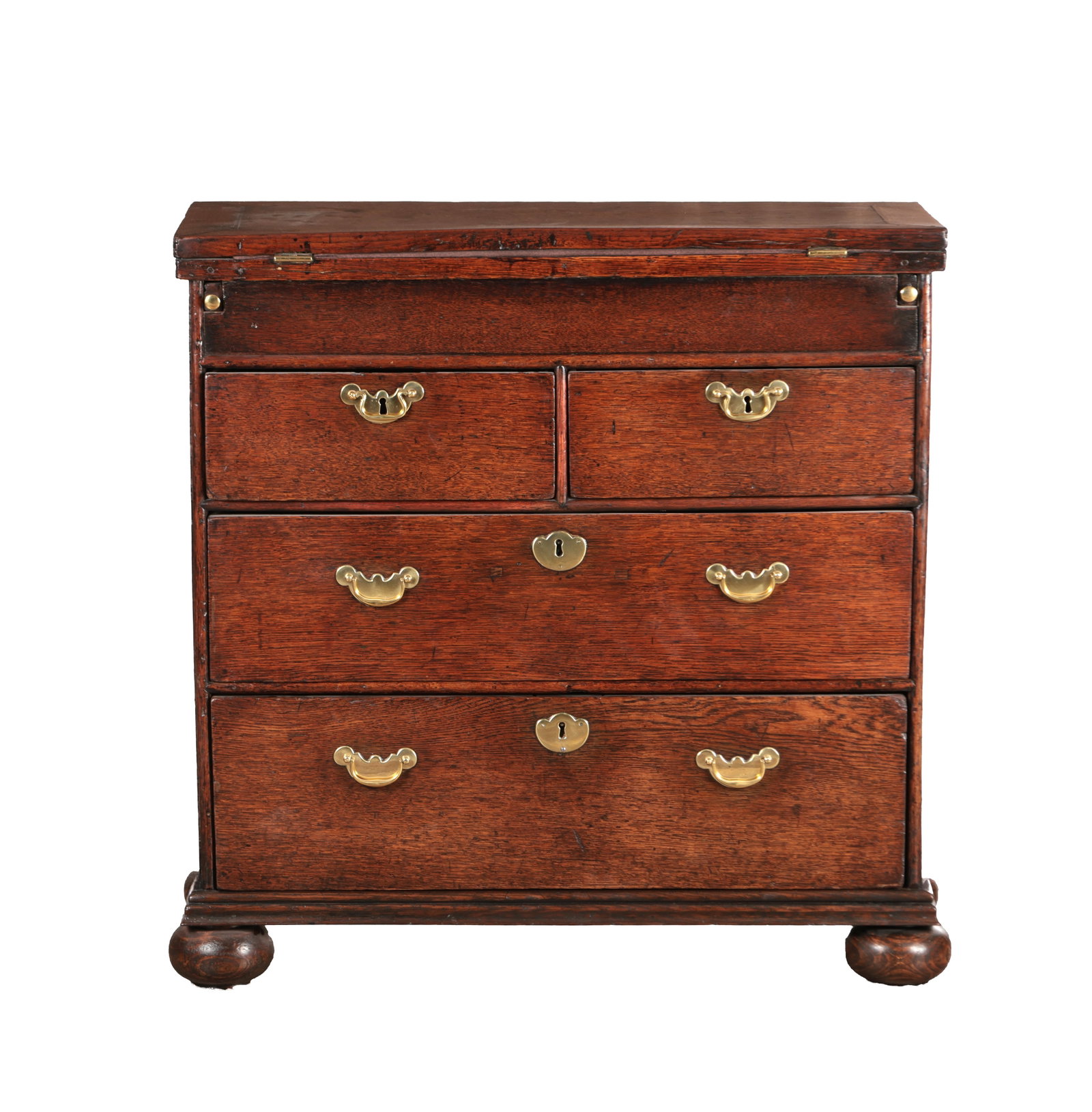 A SMALL 18TH CENTURY OAK BACHELOR'S CHEST (1 of 7)