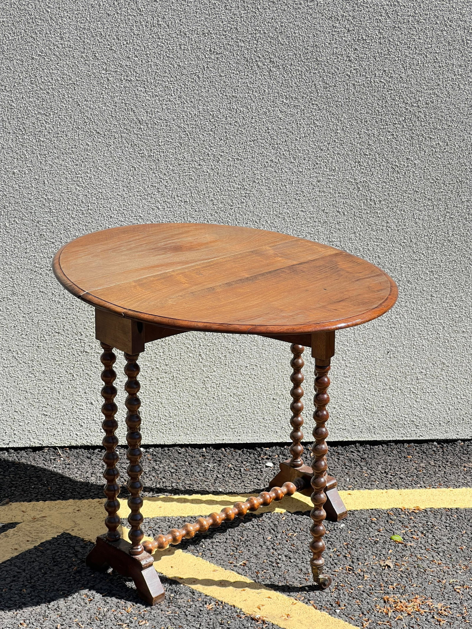A SMALL 19TH CENTURY WALNUT SUTHERLAND TABLE - 2