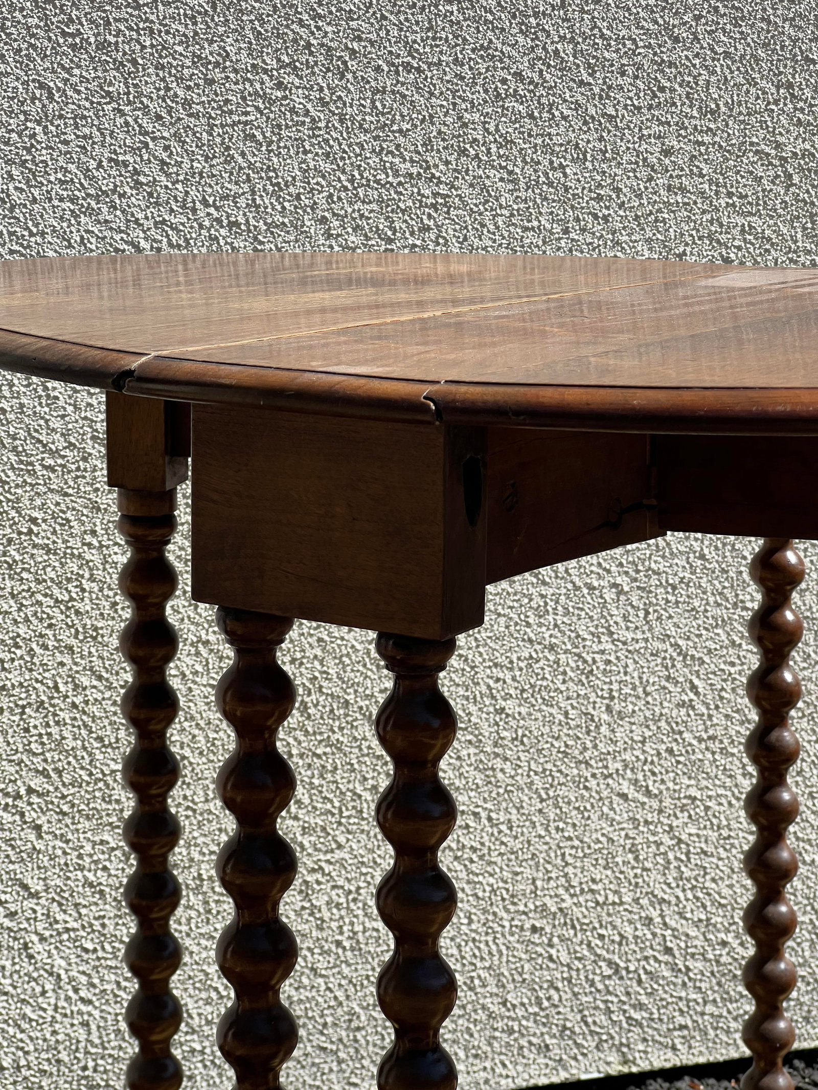 A SMALL 19TH CENTURY WALNUT SUTHERLAND TABLE - 4