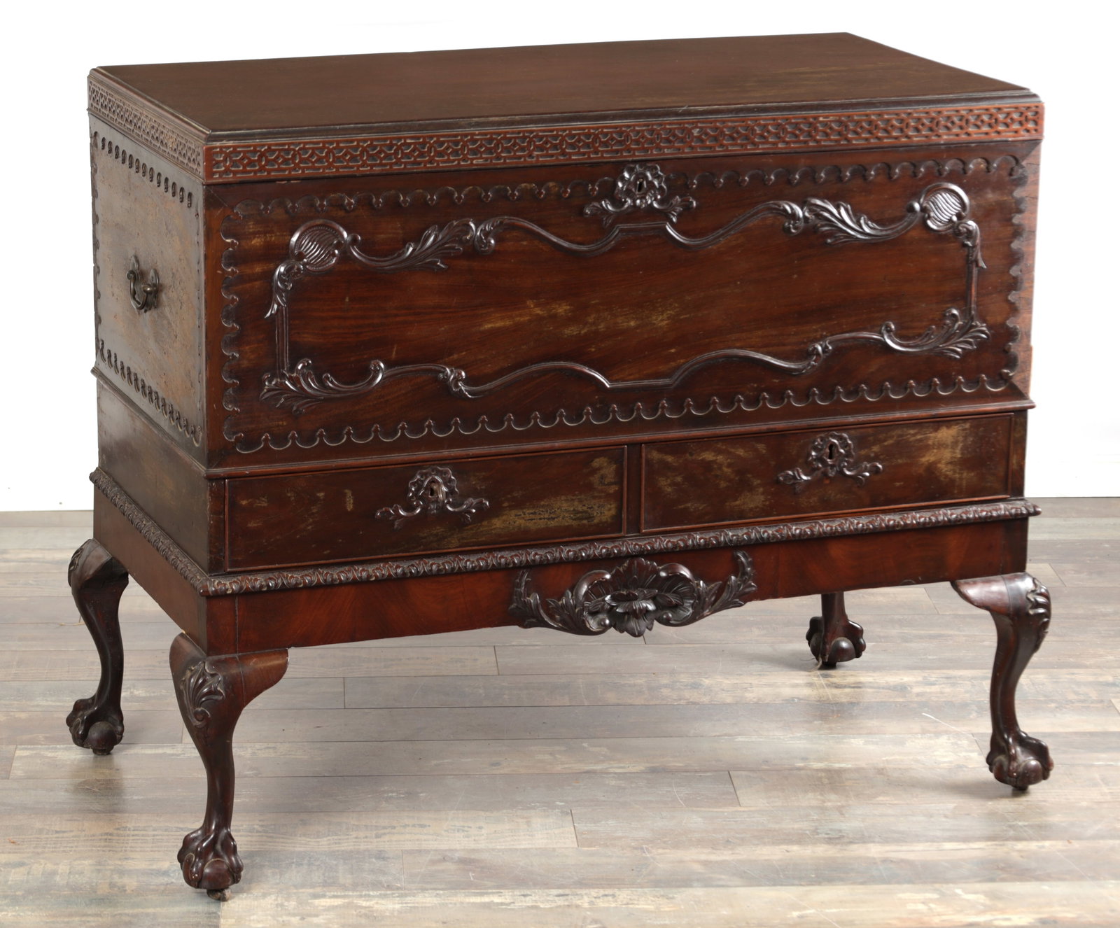 A GEORGE II MAHOGANY SILVER CHEST IN THE MANNER OF THOMAS CHIPPENDALE (1 of 8)