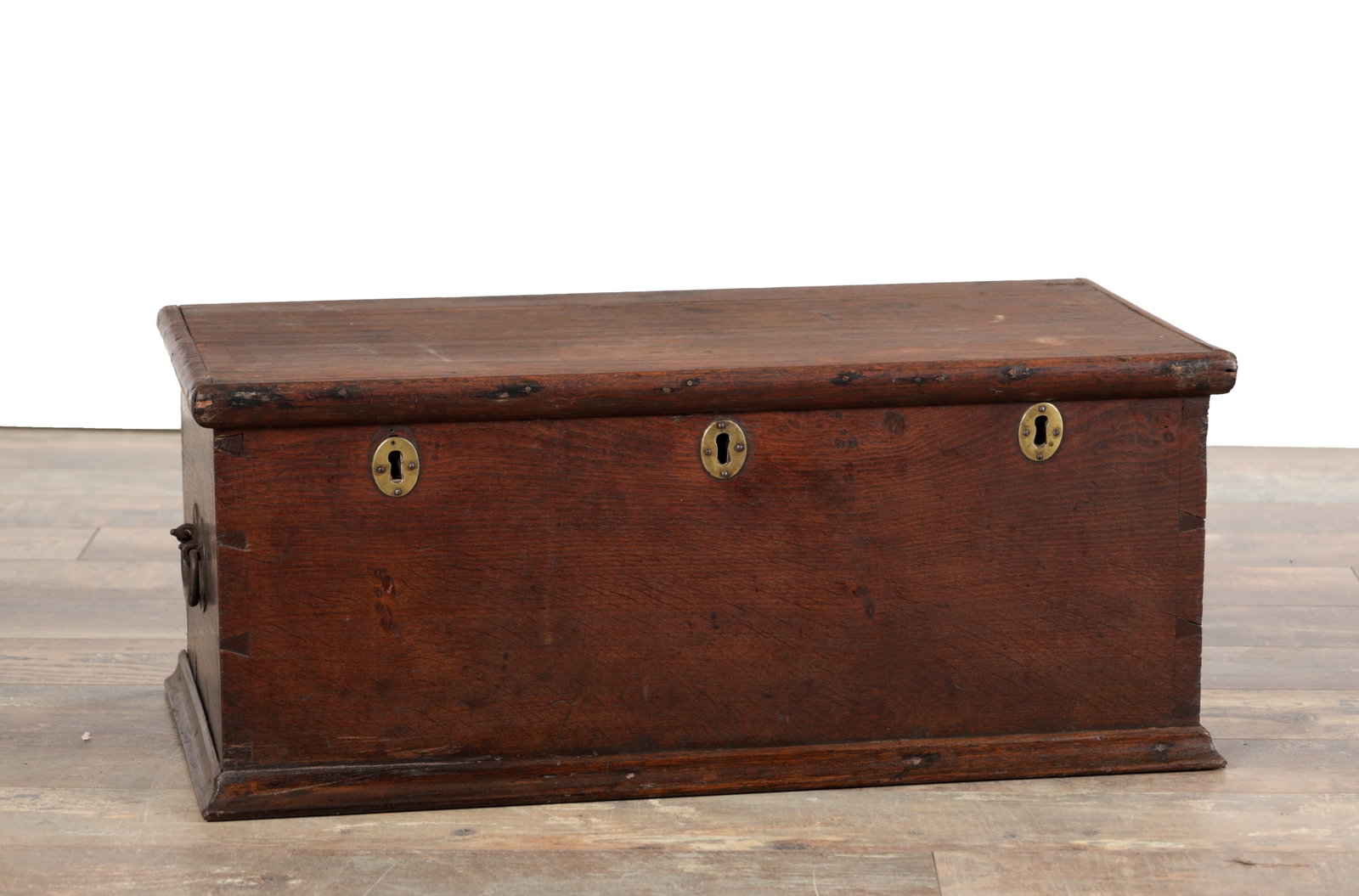AN EARLY 18TH CENTURY OAK STRONG BOX (1 of 11)