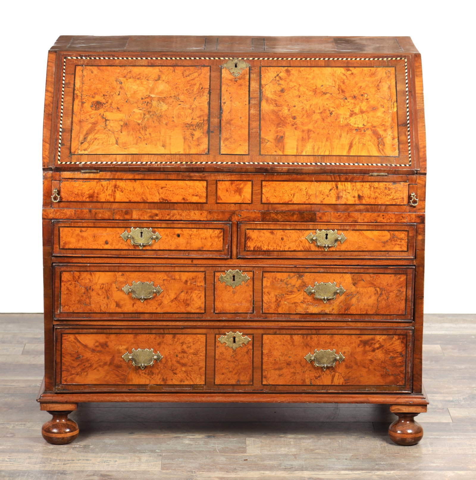 AN EARLY 18TH CENTURY BURR YEW WOOD BUREAU (1 of 12)