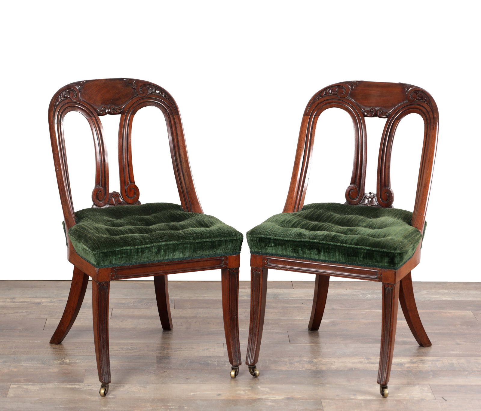 A PAIR OF REGENCY MAHOGANY LIBRARY CHAIRS (1 of 10)