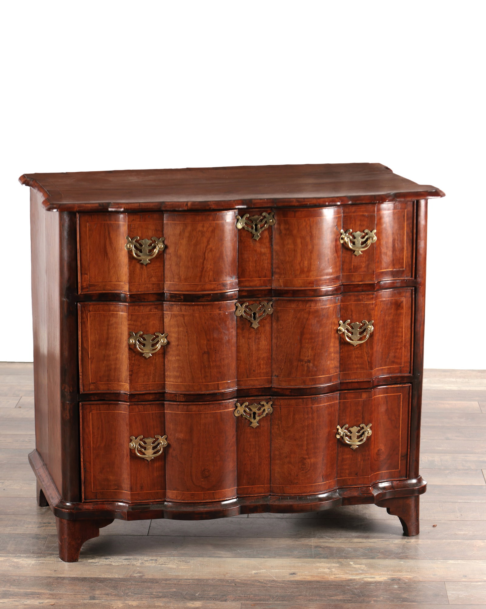 AN 18TH CENTURY DUTCH WALNUT SERPENTINE CHEST OF DRAWERS (1 of 4)