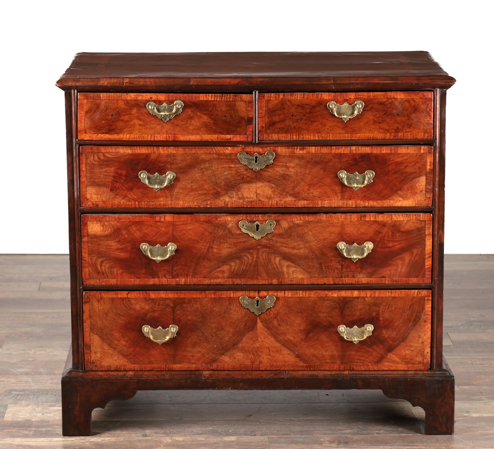 AN EARLY 18TH CENTURY WALNUT CHEST OF DRAWERS (1 of 9)
