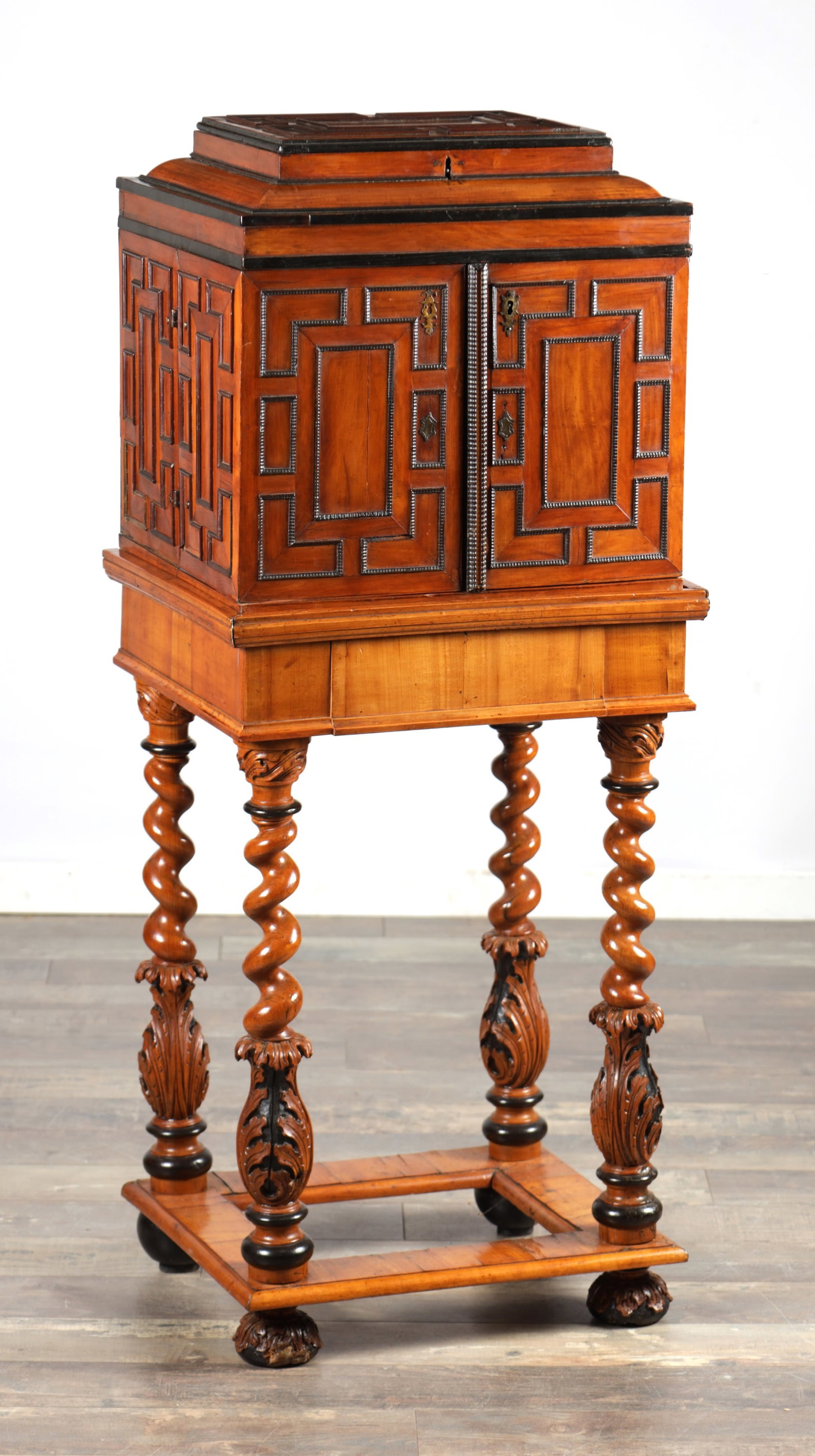 FLEMISH CABINET (1 of 15)