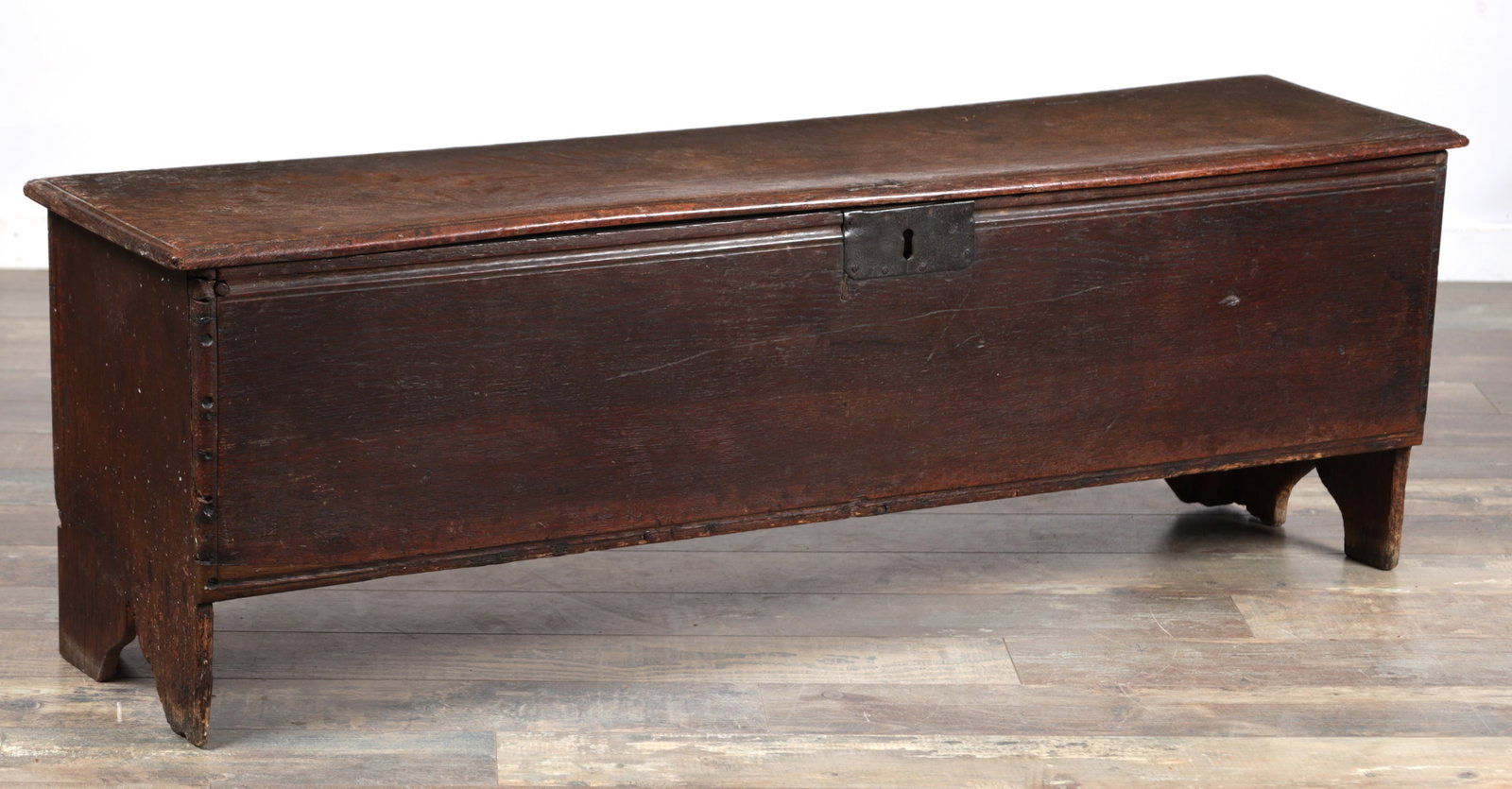 A 17TH CENTURY OAK SIX PLANK COFFER (1 of 10)
