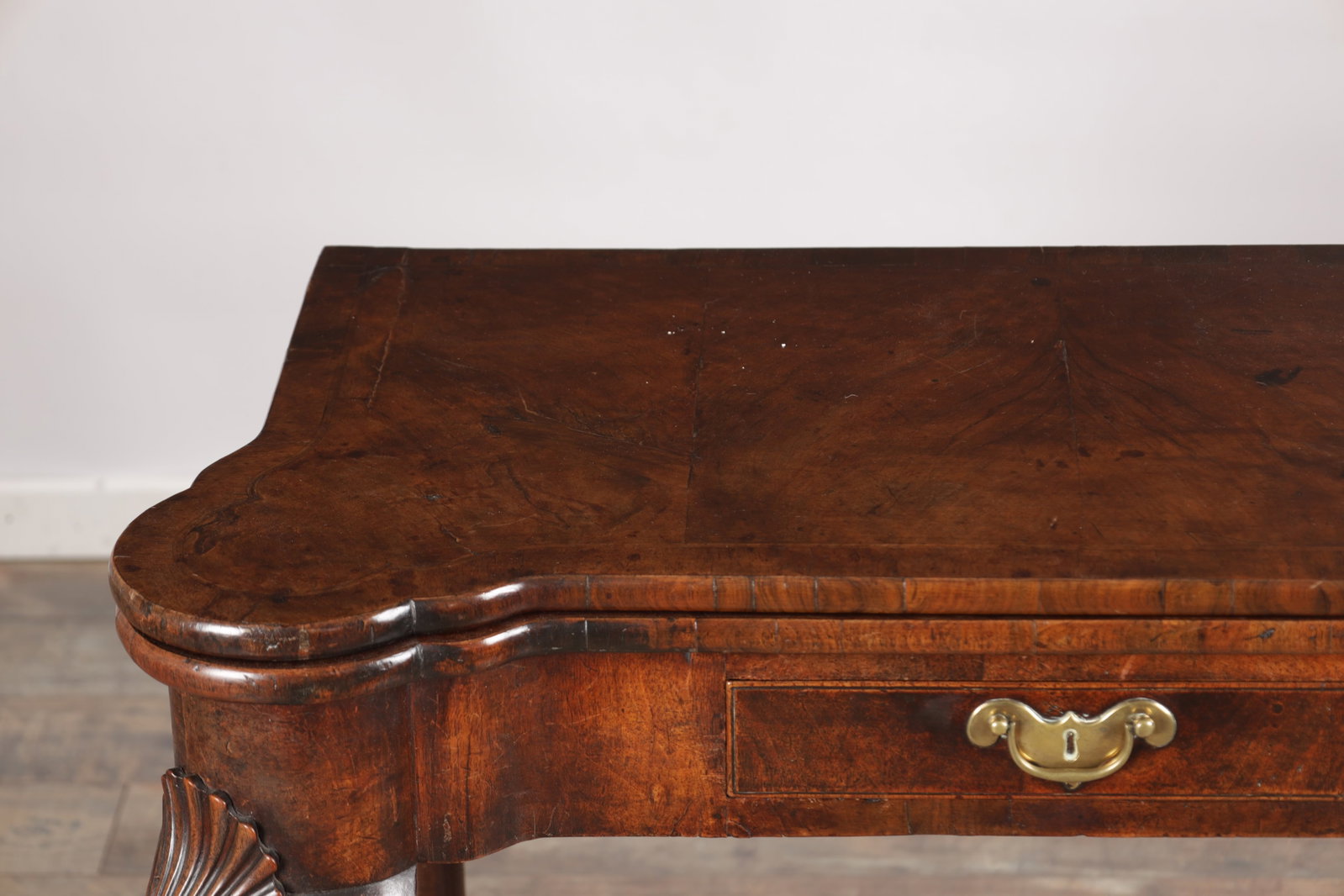 A QUEEN ANNE FIGURED WALNUT TEA TABLE - 12