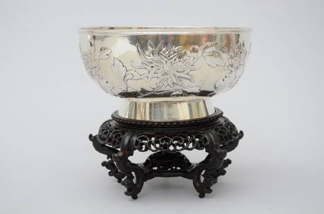 Chinese silver bowl 'flowers' 19th century (19x9cm): Chinese silver bowl 'flowers' 19th century (19x9cm)