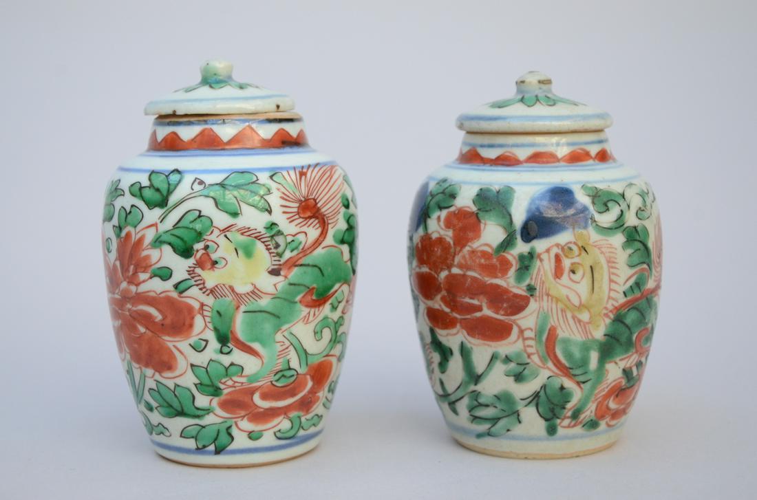 Two lidded vases in Chinese wucai porcelain 'Qilin', (1 of 4)