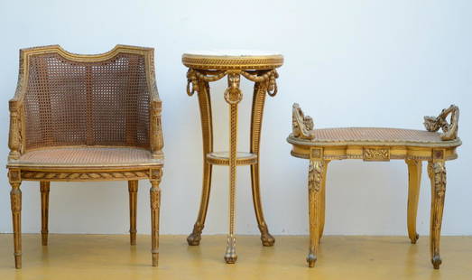 Lot: two gilt seats and a small table (h 60 - 81 cm): Lot: two gilt seats and a small table (h 60 - 81 cm)