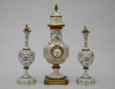 Assembled clock set in ceramic with gilt bronze: Assembled clock set in ceramic with gilt bronze 'pheasants' (47cm)