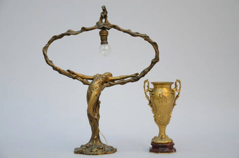 Lot: a gilt bronze lamp by Meliodon (52 x 41 cm) and an: Lot: a gilt bronze lamp by Meliodon (52 x 41 cm) and an art nouveau vase in bronze by Barbedienne (h26cm) (52cm)