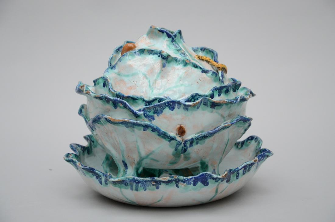 A tureen in the shape of a cabbage presumably Brussels: A tureen in the shape of a cabbage . presumably Brussels pottery around 1800 (24x27 cm)