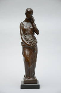 Leon Sarteel: bronze sculpture 'girl with flowers': Leon Sarteel: bronze sculpture 'girl with flowers' (h52cm)