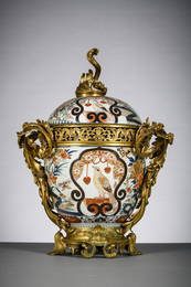 An exceptionally large lidded jar in Japanese Imari