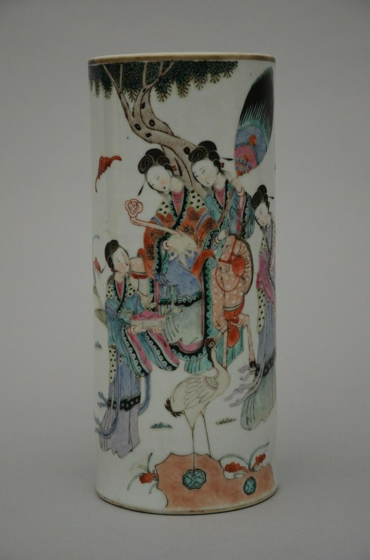 Chinese famille rose cylindrical vase 'elegant ladies' (h28.5cm) (1 of 4)